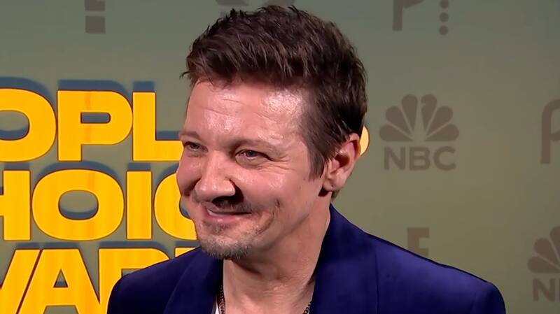 dio un discurso en los People's Choice Awards 2024.