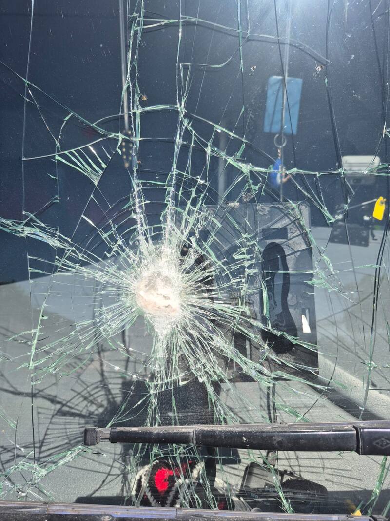 El bus azul fue apedreado en Rancagua.