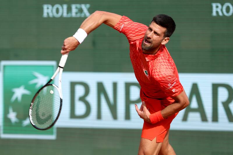 Novak Djokovic busca el paso a cuartos de final de Montecarlo ante el italiano Lorenzo Masutti.