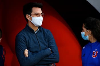 Expone como “maestro”: la nueva vida de Luis Roggiero tras su fracaso en Universidad de Chile