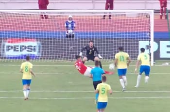 El increíble fallo de Damián Pizarro ante Brasil: era el gol de la ventaja para Chile