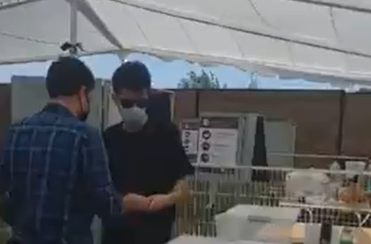 El momento en que Gustavo Gatica llegó a Colina para votar en el Plebiscito