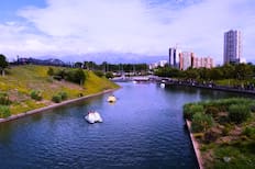 Te harán sentir como en Central Park: Cuatro parques únicos en Santiago que puedes visitar en micro