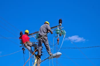 Enel programó cortes de luz en la Región Metropolitana: conoce las comunas que se verán afectadas este jueves