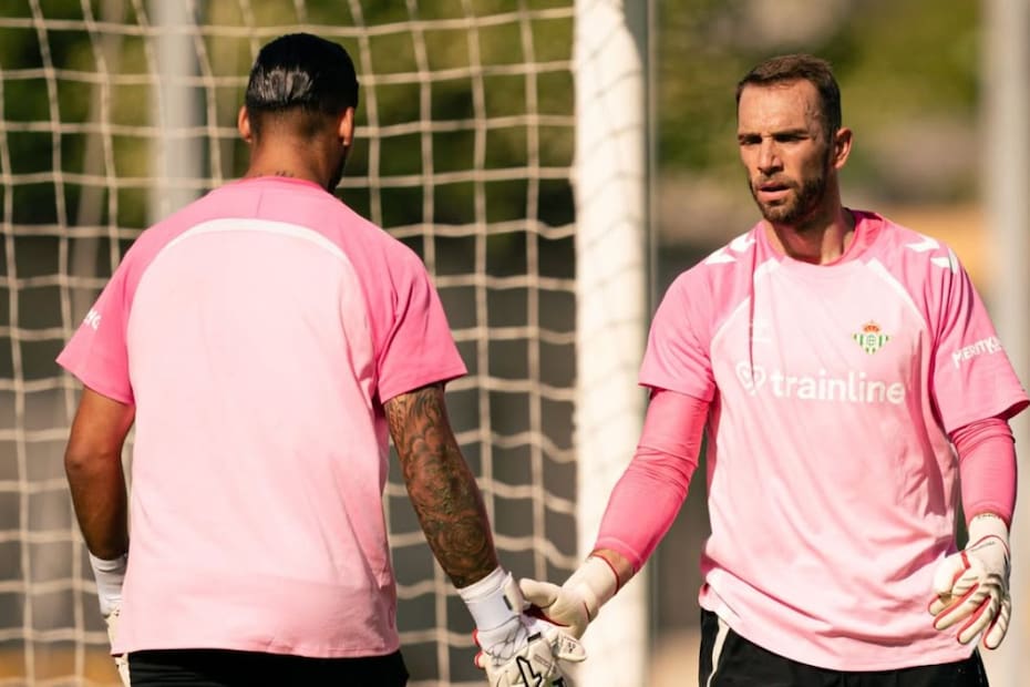 si bien Valles fue el golero titular, López también sumó minutos. Créditos: Instagram Real Betis