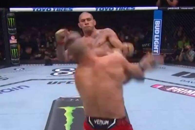 noqueó a Jirí Procházka en el evento principal de UFC 303.