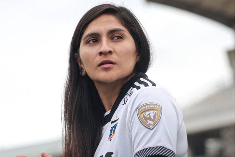 La primera foto de Yenny Acuña como refuerzo de Colo Colo. Foto: Prensa Colo Colo.