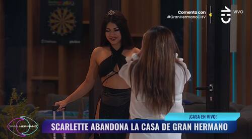 Scarlette Gálvez saliendo de la casa de "Gran Hermano" Chile.