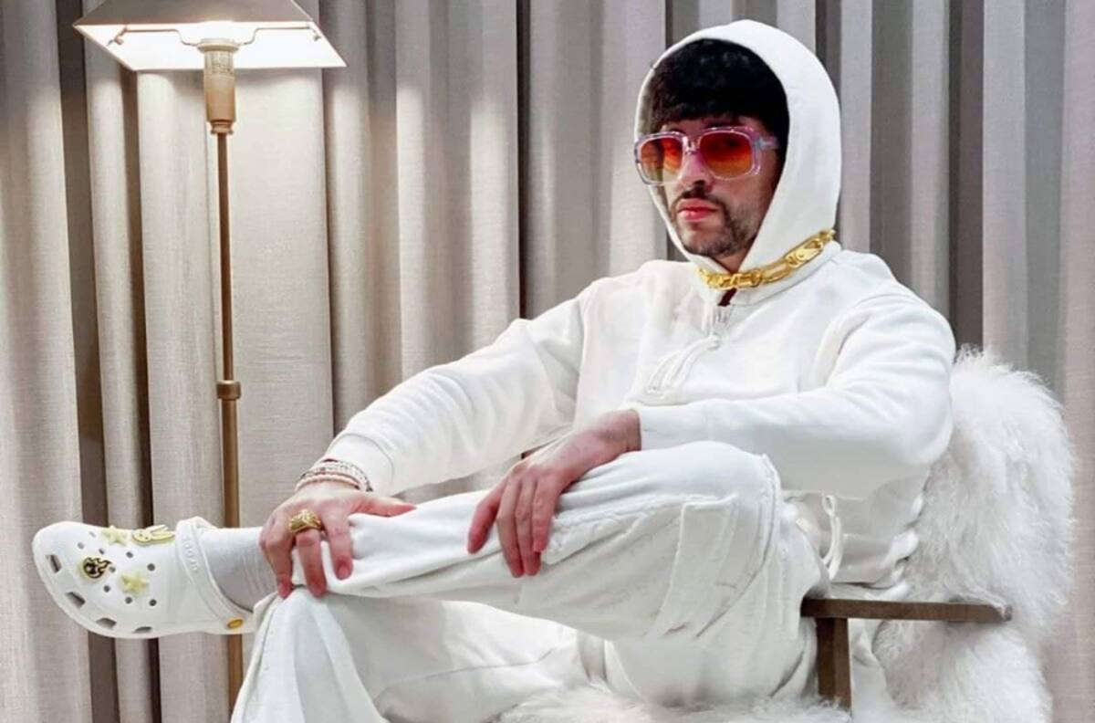 Bad Bunny incursiona en el diseño y trae de vuelta la moda de los Crocs