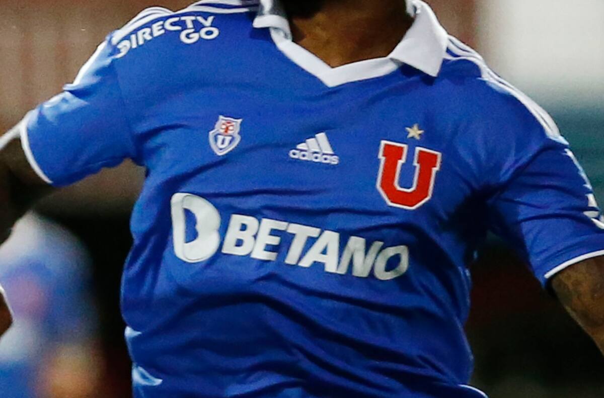 Ex delantero de la U sufrió grave lesión que lo privará de terminar las Eliminatorias a Qatar 2022