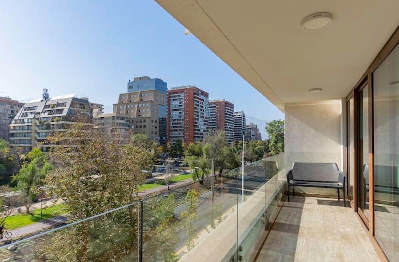 tiene dos edificios en Las Condes. Créditos: Google Maps.