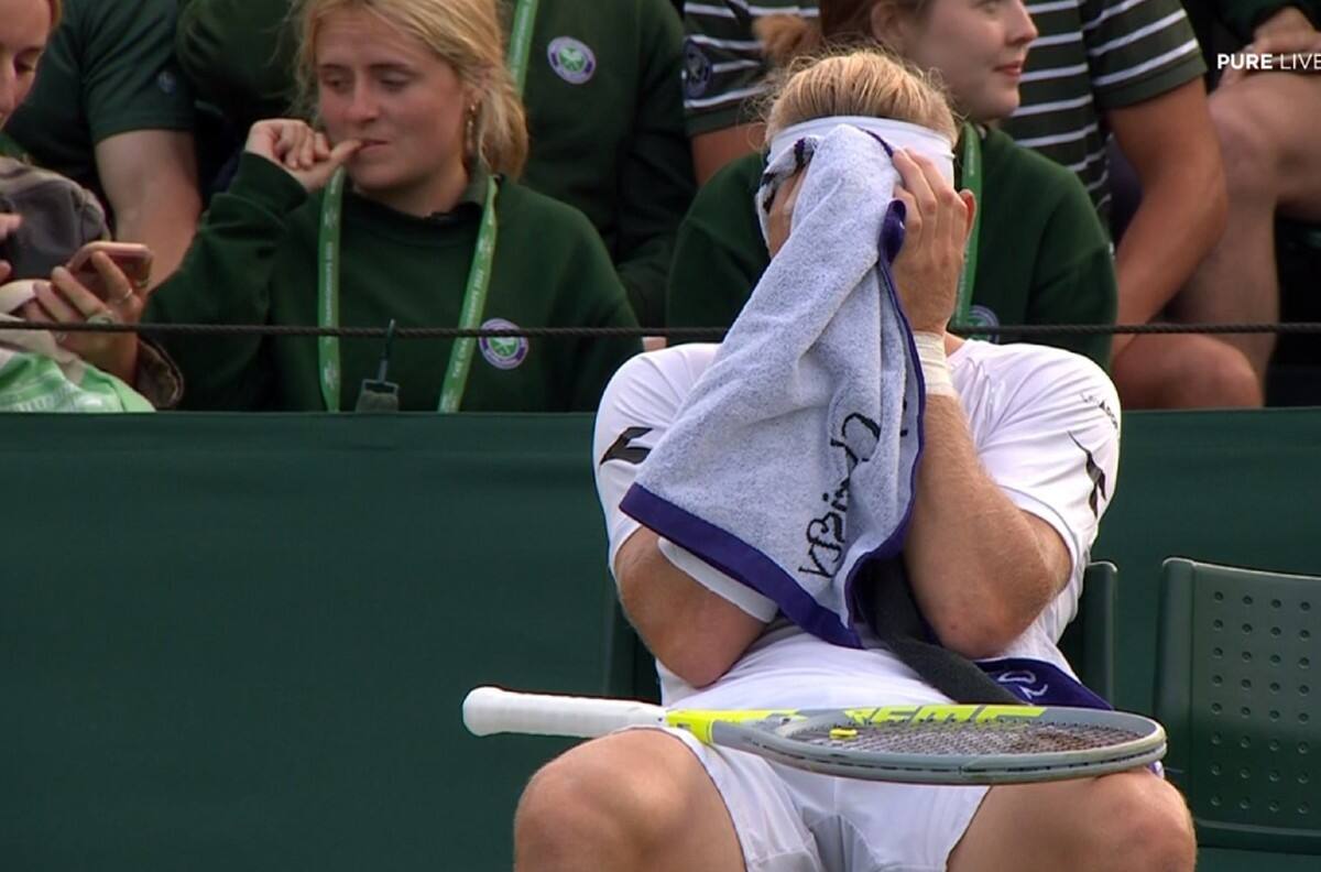 VIDEO| ¡Insólito! Davidovich Fokina fue castigado y eliminado de Wimbledon por lanzar un pelotazo al aire