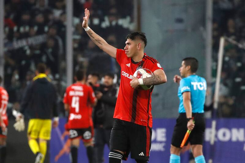 Carlos Palacios se llevó el balón luego de los tres goles que marcó ante Unión La Calera por Copa Chile. (Foto: Agencia Aton)