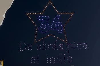 VIDEO | Con tocada de oreja a la U: el espectacular show de drones de Colo Colo en la Noche Alba Solidaria