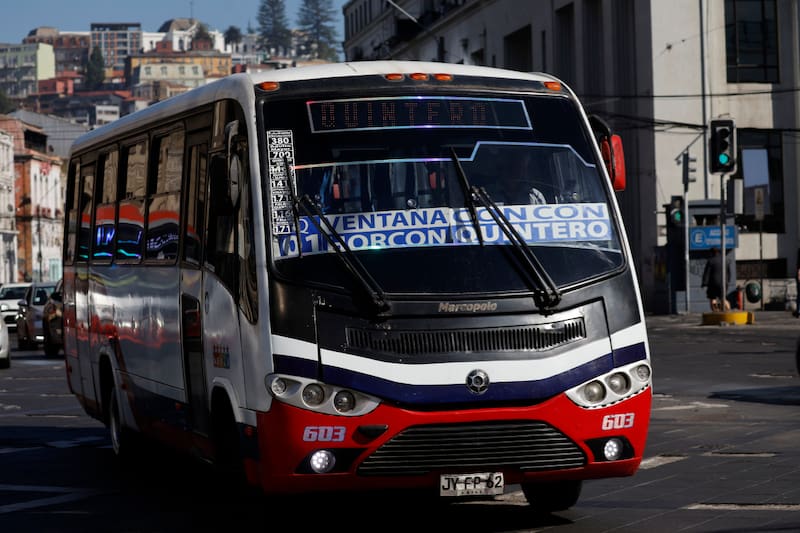 El gremio acusó que las deudas en el pago de bonos estatales habría causado una profunda crisis en las empresas de transporte local. Imagen referencial. Créditos: Sebastian Cisternas/Aton Chile.