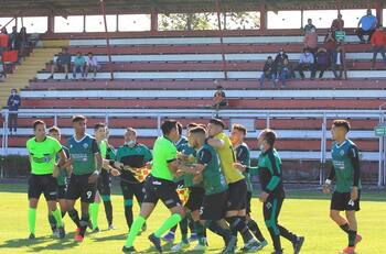 Papelón en Tercera A: Pilmahue descendió ante Linares y se despidió agrediendo a los árbitros