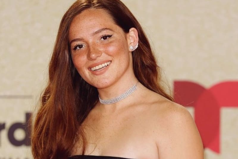 Laura de la Fuente se lució en el matrimonio de su prima.