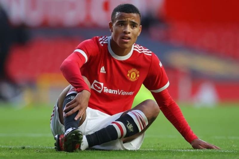 El delantero fue arrestado por violación y violencia a su ex pareja