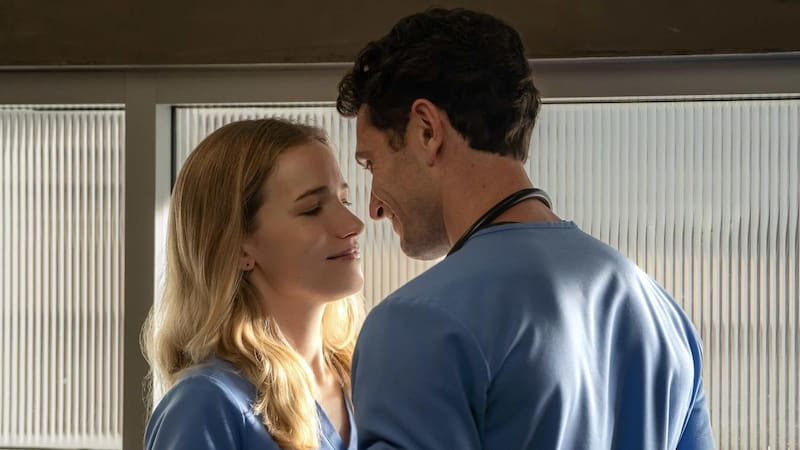 toma lugar en un establecimiento de urgencias en Miami.