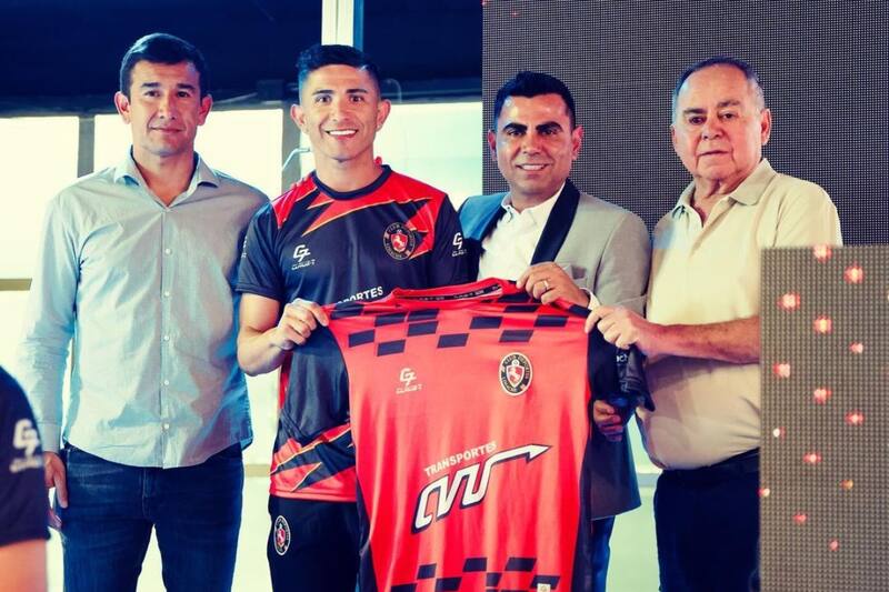 Felipe Flores en su presentación en Deportes Limache.