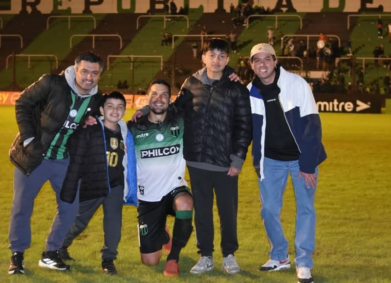 “Argentina es muy distinto a Chile; allá se vive una verdadera fiesta, todos tomando cervezas antes de los partidos”. Foto: Cedida.