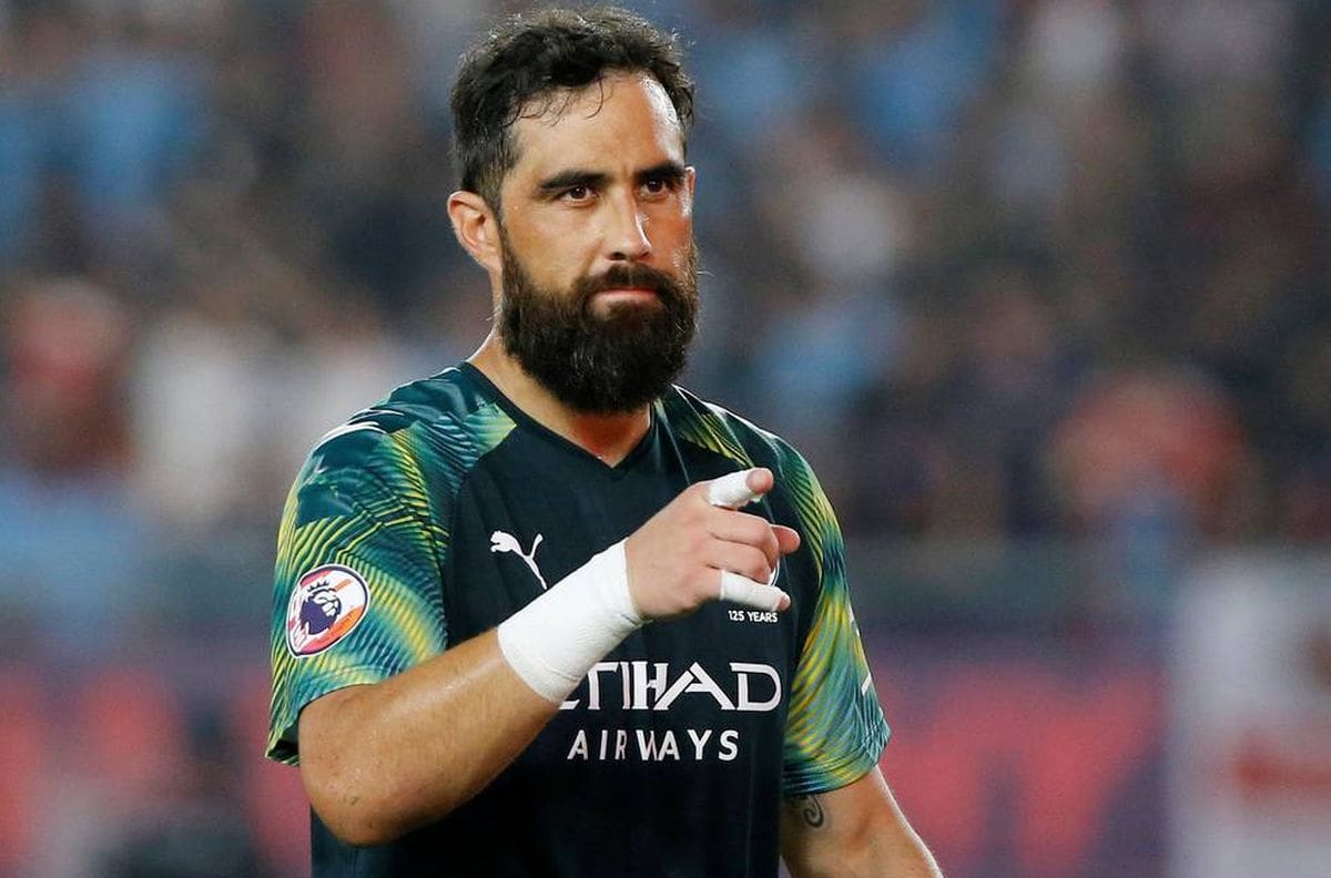 Prensa inglesa destacó a Claudio Bravo en triunfo del Manchester City