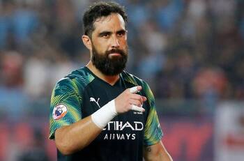 Prensa inglesa destacó a Claudio Bravo en triunfo del Manchester City