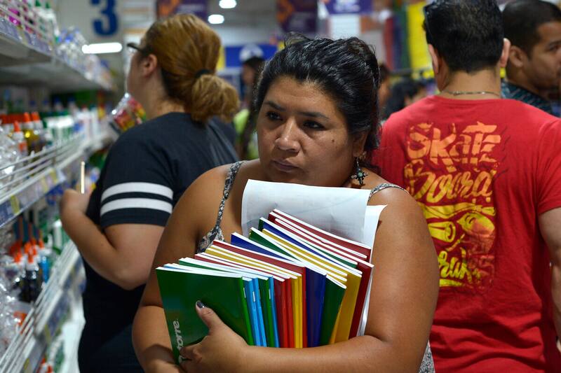 Revisa cuáles son las mejores opciones para ahorrar este año 2023 en los útiles escolares. Créditos: ATON.