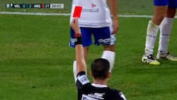 Ex Colo Colo fue expulsado con patada criminal en eliminación de Vélez en el fútbol argentino