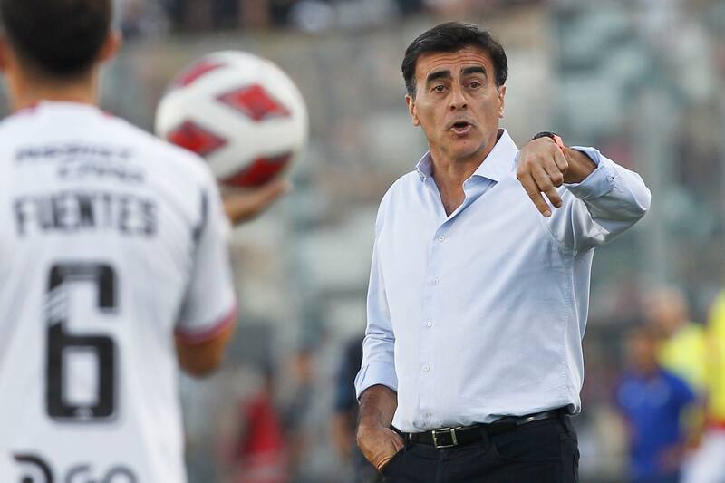 Gustavo Quinteros lideró el regreso de Colo Colo a las victorias.