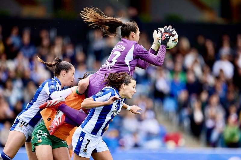 pasó del Valencia al Levante Badalona.