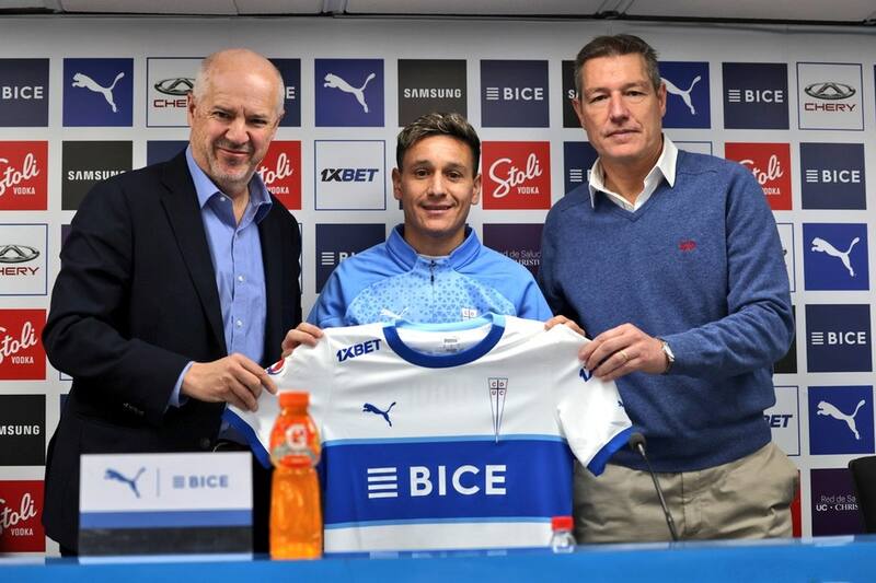 en su presentación en Universidad Católica. Foto: @cruzados