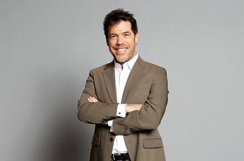 "Pensé que no iba a hacer más televisión": Álvaro Escobar se emociona con su regreso a Canal 13