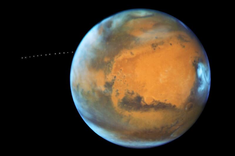 Su superficie no es un rojo uniforme.