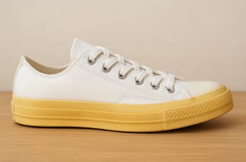 El sencillo truco casero que eliminará la suela amarilla de tus zapatillas