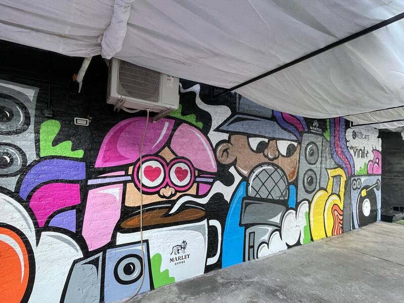 Mural estudio musical de Lucho Jara