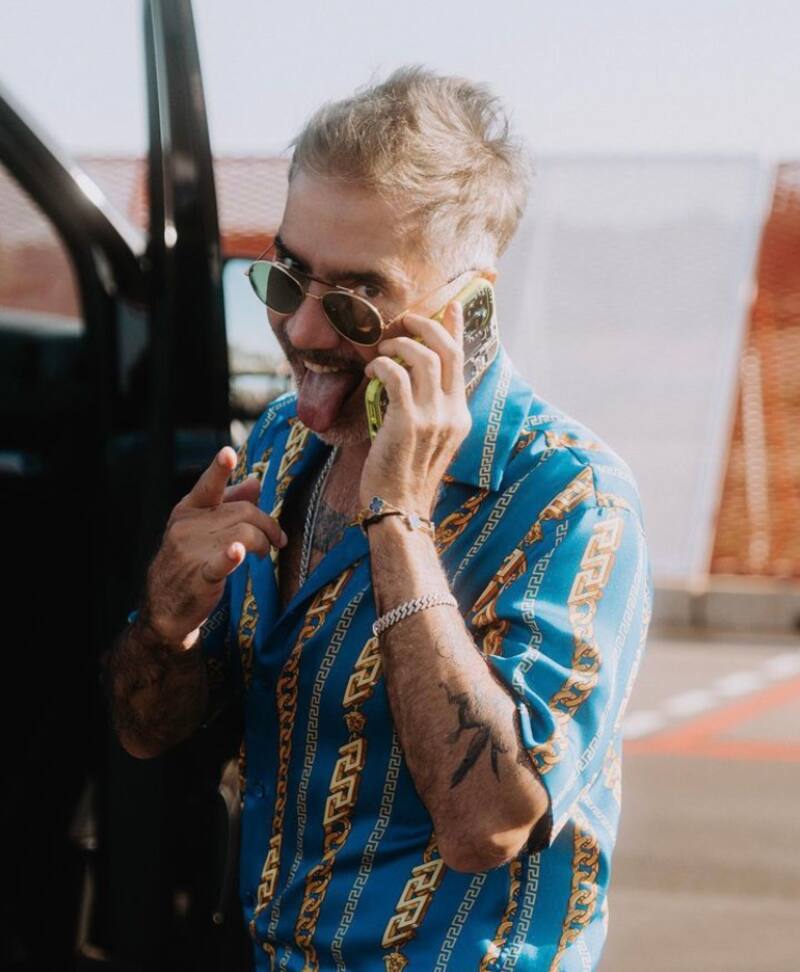 El cantante esta en España