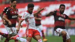 Flamengo con Mauricio Isla titular venció al Inter de Porto Alegre y quedó a un paso del título