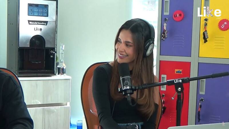 Camilísima mirando a Carlos Palacios