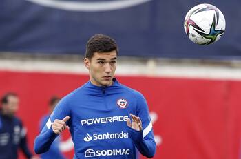 "Nadie lo quiso como al Ben": Hinchas de La Roja se van en picada contra Robbie Robinson