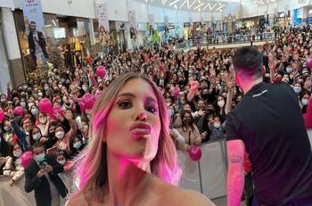 Coté López impactó con cambio de look y dejó la grande en masivo lanzamiento de su nueva tienda