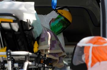 Fallecen cuatro adultos mayores en residencia de Las Condes por coronavirus