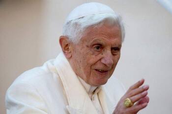 Benedicto XVI está grave, pero estable: Continúa preocupación por delicado estado de salud del ex papa