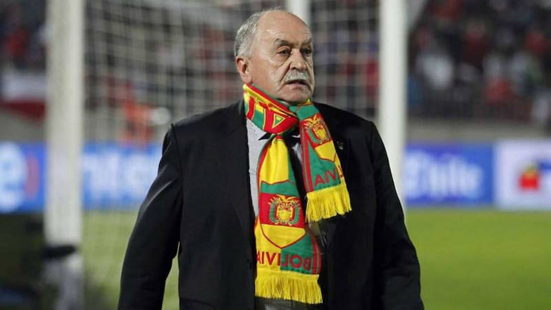 El entrenador español que le recomendaron a Calderón y que en su primera conferencia, se enemistó con el público chileno.