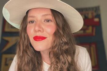 Vocalista de Jesse & Joy protagonizó histórica portada junto a su esposa