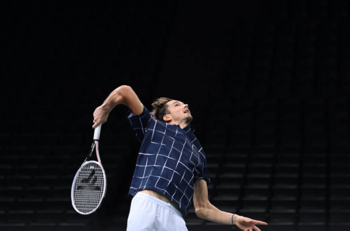 Daniil Medvedev derrotó a Alex De Miñaur y se enfrentará a Diego Schwarztman en los cuartos de final del Masters de París