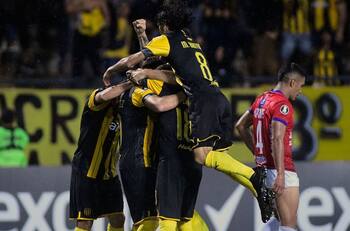 Atención Colo Colo: Peñarol evalúa ser local en Porto Alegre en la Copa Libertadores