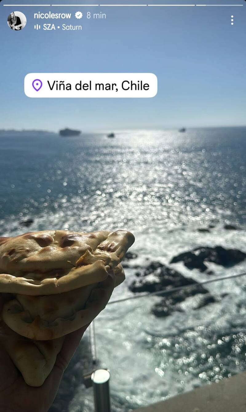 Nicole Row disfrutó de la playa y de unas empanadas.