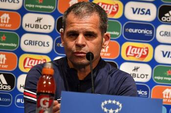 Insultos y acoso: las duras acusaciones contra el entrenador del PSG Femenino