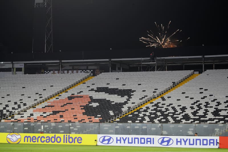 Un siglo de vida cumplió Colo Colo. Nada para festejar.